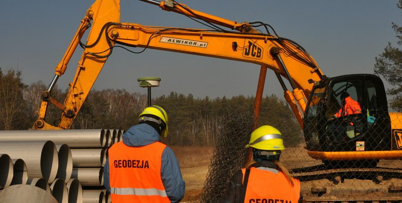 Jakie usługi świadczą biegli geodeci budowlani?