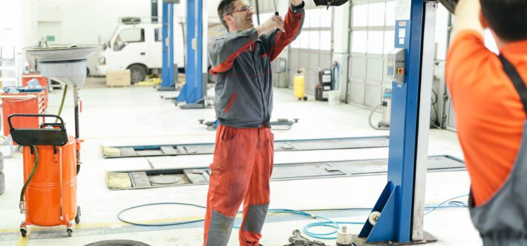 Wyczerpujący przewodnik po mechanice samochodowej oraz samodzielnej wymianie opon, regeneracji reflektorów i karoserii samochodu