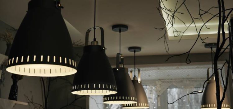 Retro, Vintage czy Modern: Historia i ewolucja designu lamp sufitowych