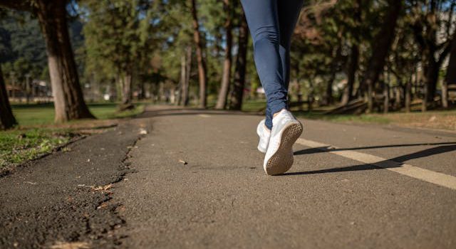 Czas offline: jak oderwać dzieci (i dorosłych) od ekranów dzięki zabawie na zewnątrz